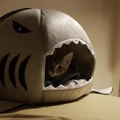 MikaMax Haai Hondenmand - Kattenmand - Dierenmand - Huisdierkussen - Mand Of Bed - Origineel - Extra Zacht Materiaal - 42 X 42 X 36 Cm -Katten Benodigdheden Winkel 1200x1200 814